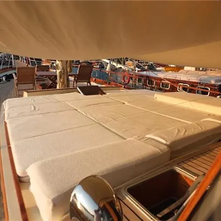 Botel Voyatur Turizm Ve Yatcilik *