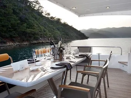 Voyatur Turizm Ve Yatcilik Botel *